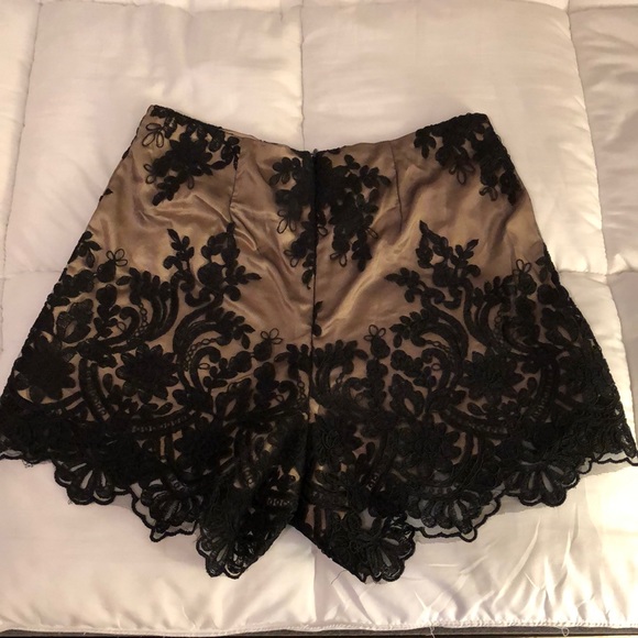 Cute skort! 🖤 - Picture 2 of 3